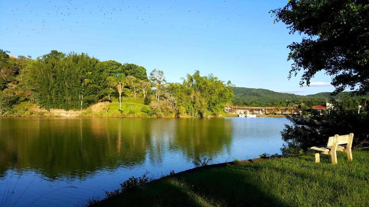 Ilha Da Gale Tourist Hotel Fazenda De Bombas 邦比尼亚斯 外观 照片